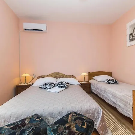 Appartement Two-bedroom With Sea View In Okrug Gornji *