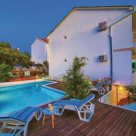 Appartement Two-bedroom With Sea View In Okrug Gornji *
