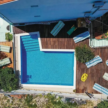 Appartement Two-bedroom With Sea View In Okrug Gornji *